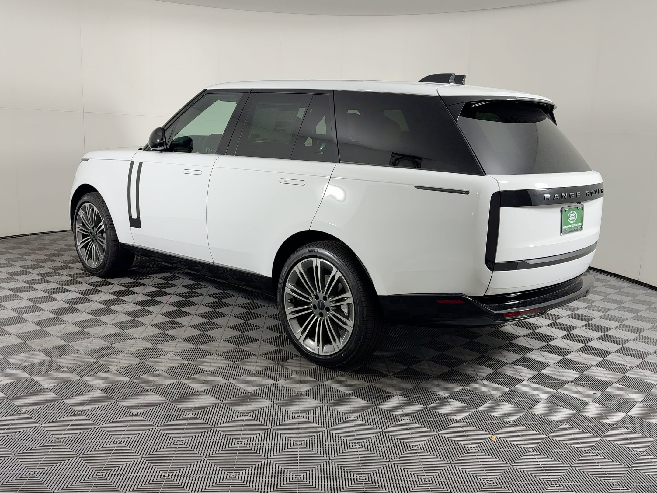 New 2026 Land Rover Range Rover SE image 3