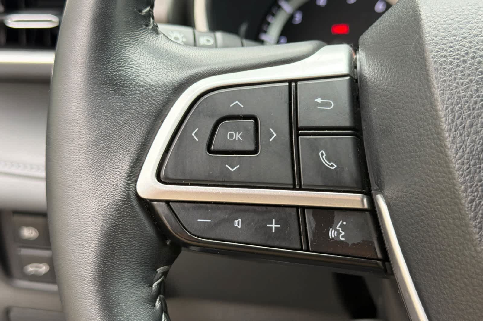 Used 2024 Toyota Highlander XLE AWD/4WD image 26