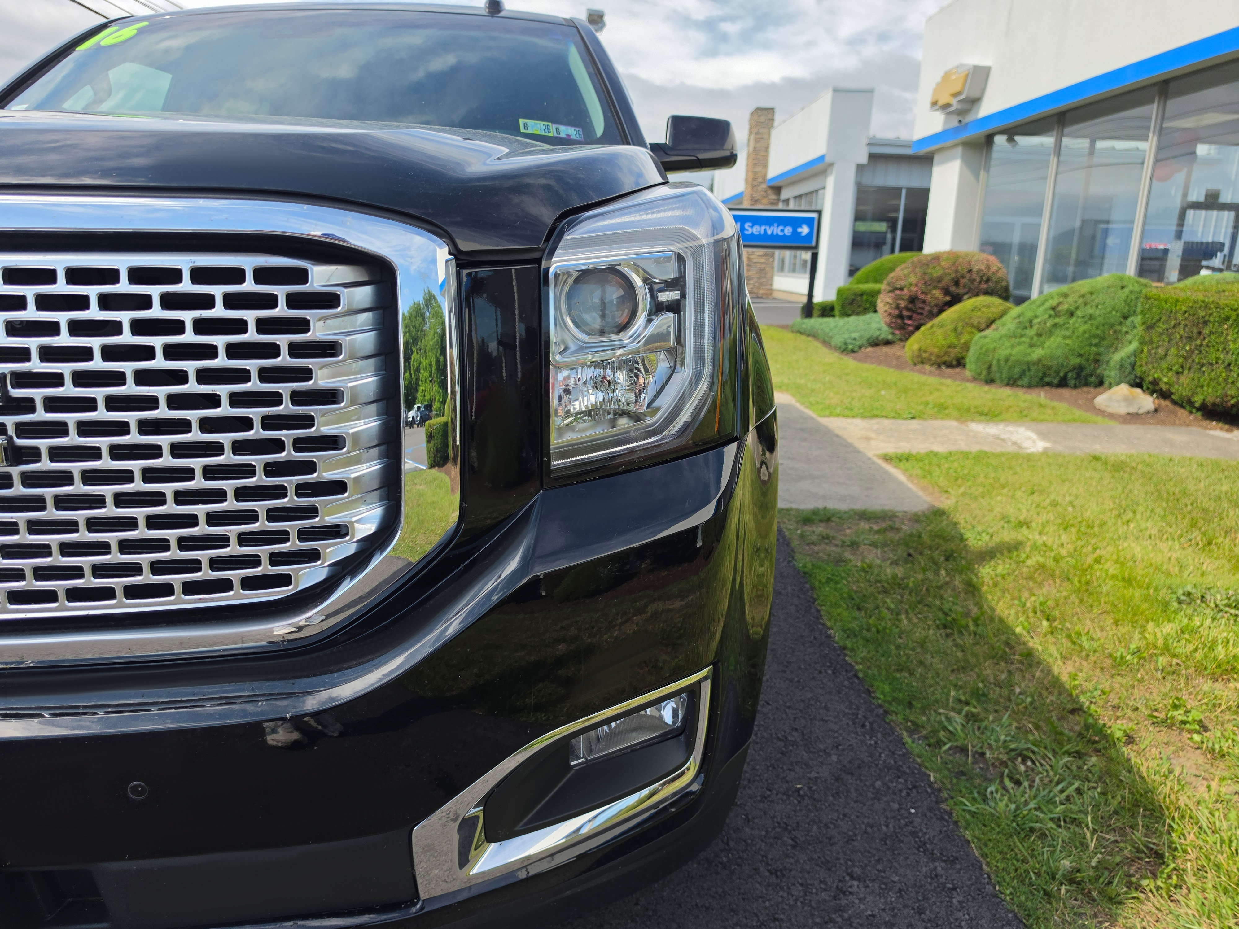 Used 2016 GMC Yukon XL Denali w/ Open Road Package AWD/4WD image 10