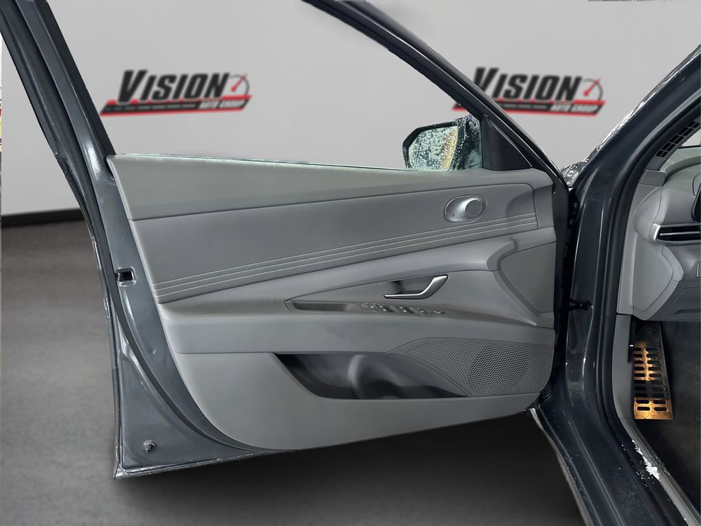 Certified 2025 Hyundai Elantra Sport image 15