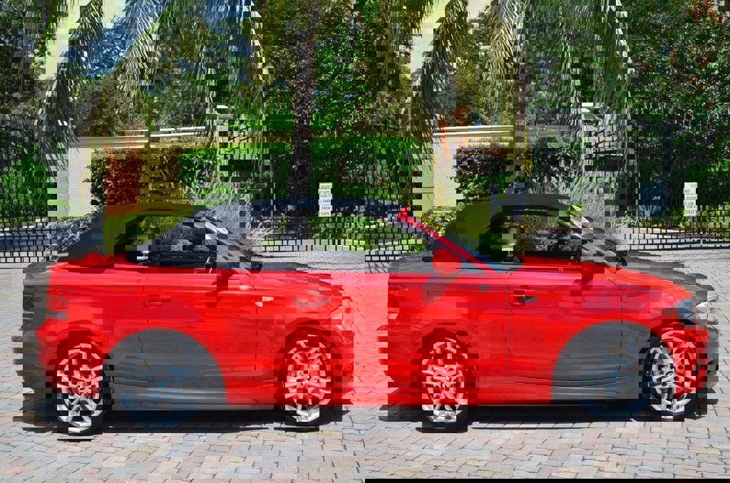 Used 2012 BMW 135i Convertible image 28