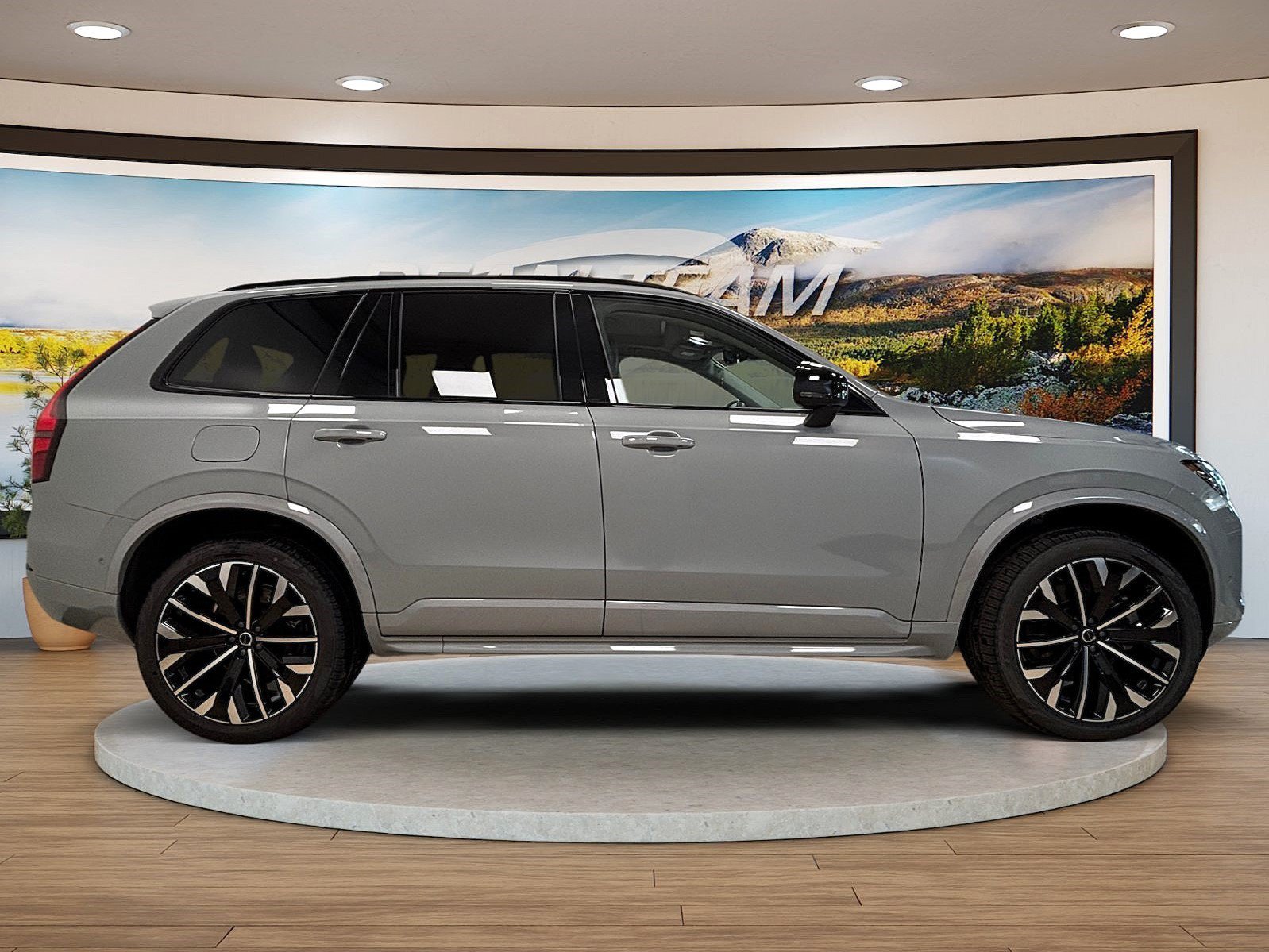 New 2026 Volvo XC90 T8 Ultra w/ Protection Package AWD/4WD image 4