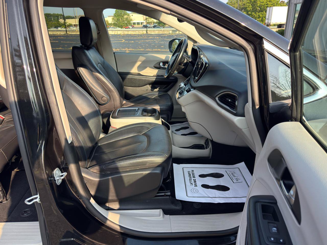Used 2021 Chrysler Pacifica Touring-L FWD image 13