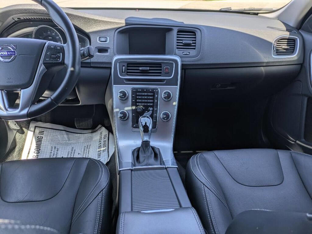 Used 2017 Volvo S60 T5 Dynamic image 13