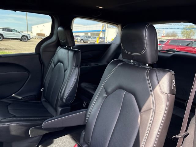 Used 2025 Chrysler Pacifica Select image 31