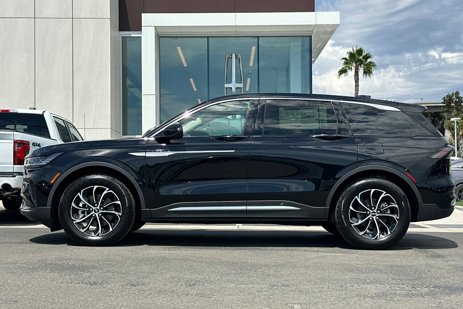 New 2026 Lincoln Nautilus Premier w/ Equipment Group 102A AWD/4WD image 6