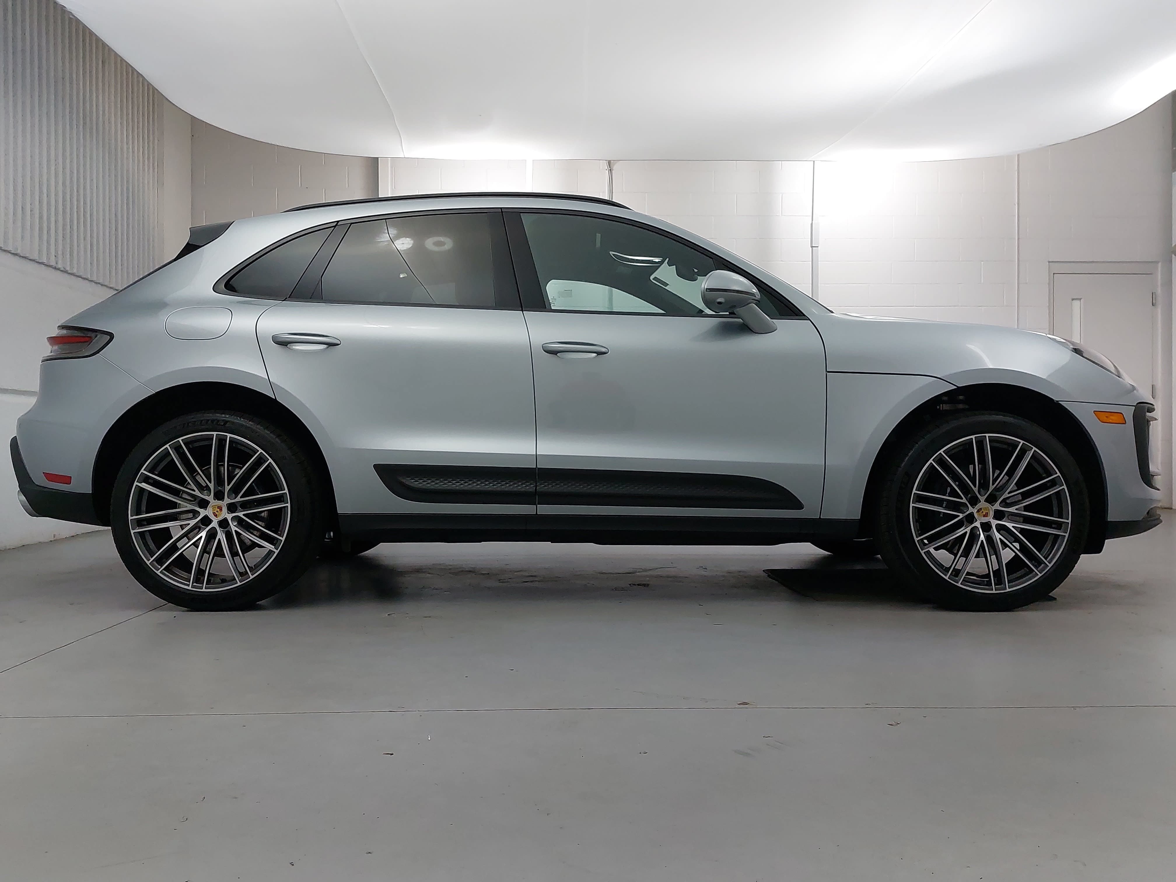 Certified 2026 Porsche Macan AWD/4WD image 8