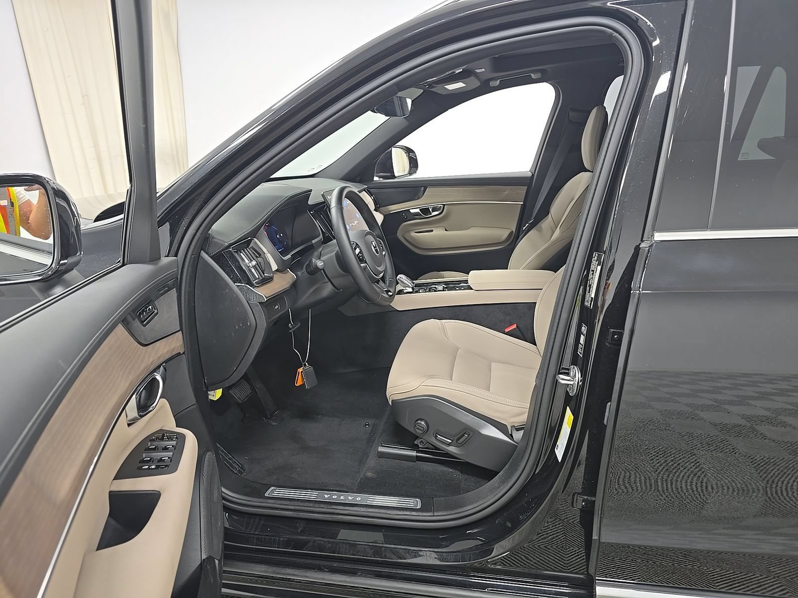Used 2026 Volvo XC90 B5 Plus AWD/4WD image 8