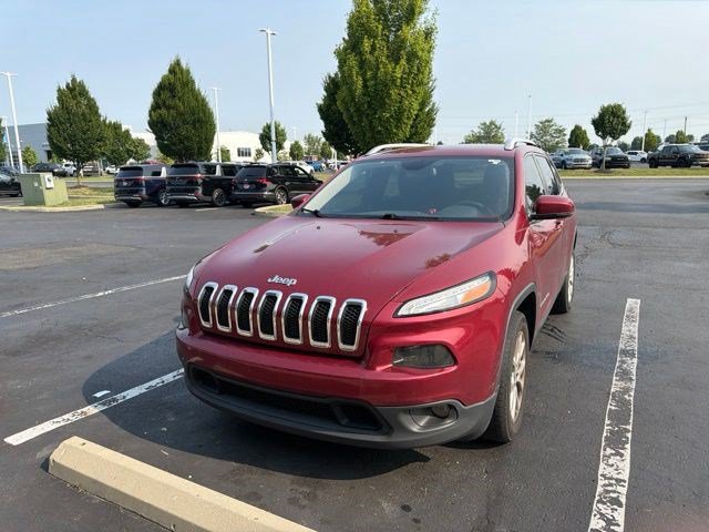 Used 2017 Jeep Cherokee Latitude w/ Safety/Convenience Group FWD image 3