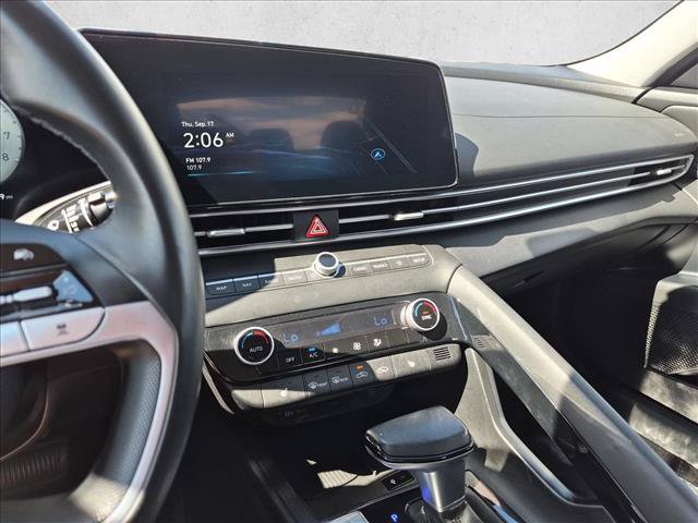 Used 2025 Hyundai Elantra SEL FWD image 15