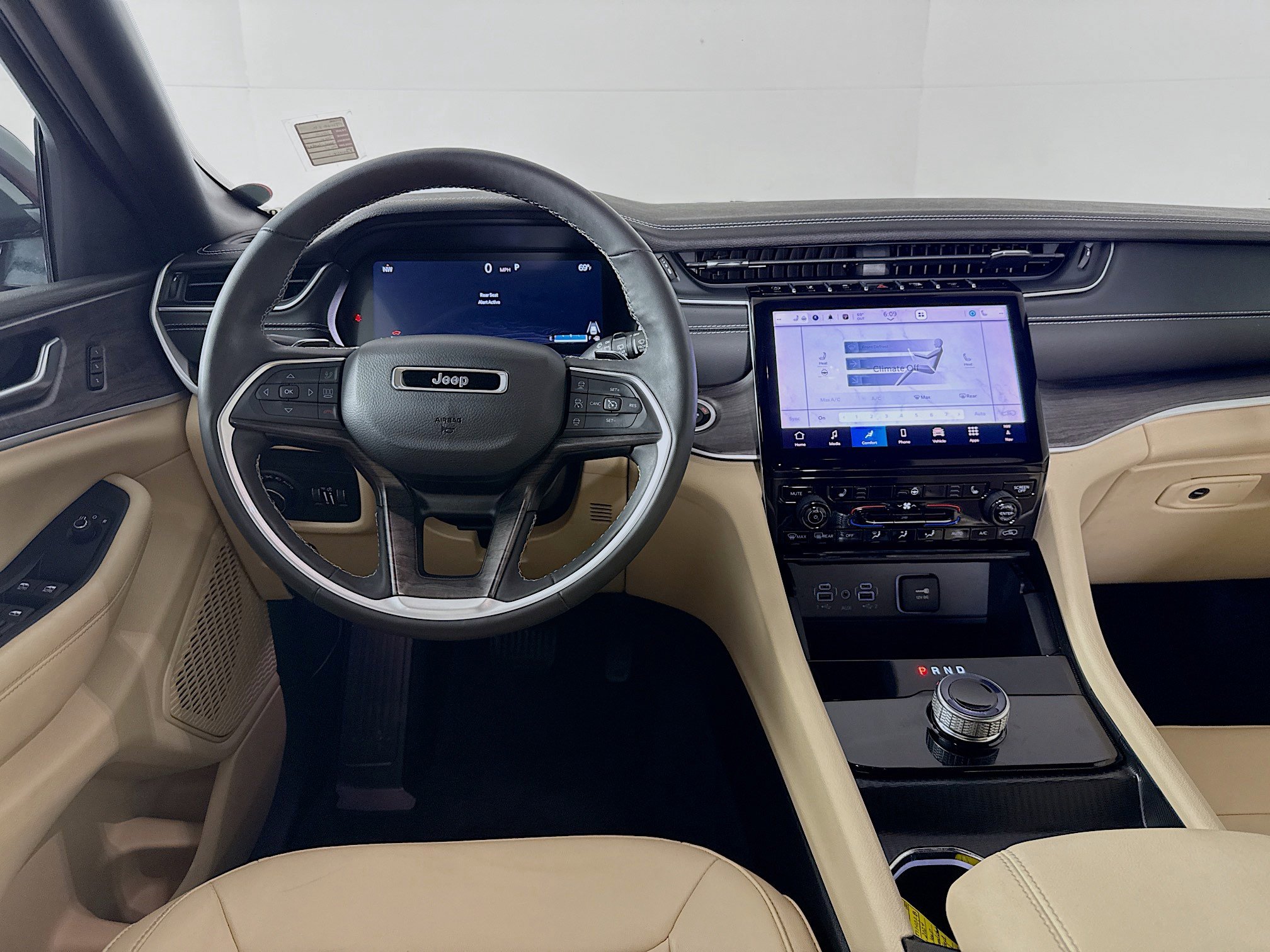 Used 2024 Jeep Grand Cherokee Limited image 27