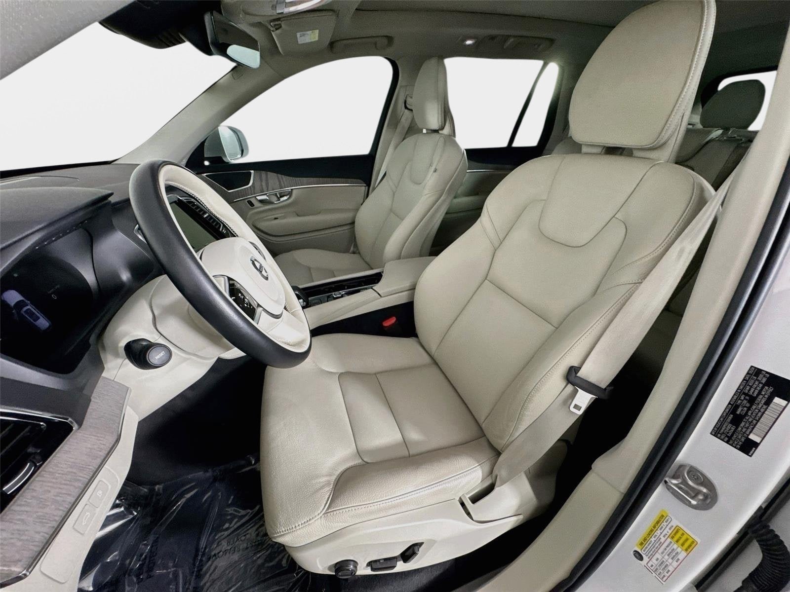 Used 2025 Volvo XC90 T8 Plus w/ Protection Package Premier AWD/4WD image 11