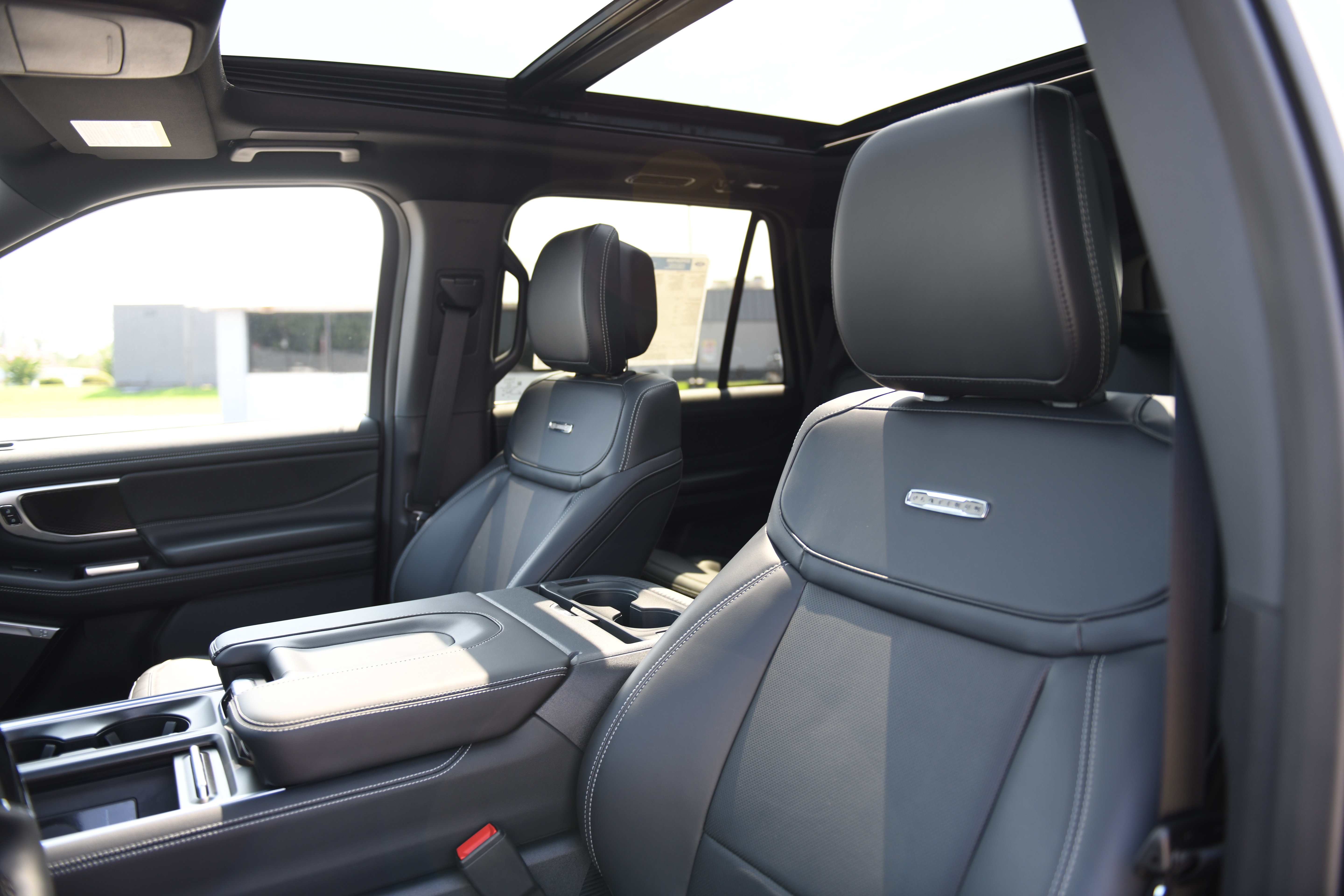 New 2027 Ford Expedition Platinum w/ Stealth Appearance Package RWD image 15