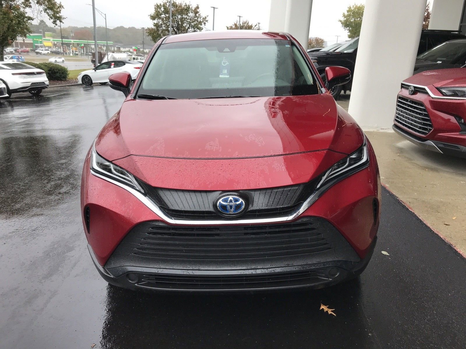 Used 2023 Toyota Venza LE image 1