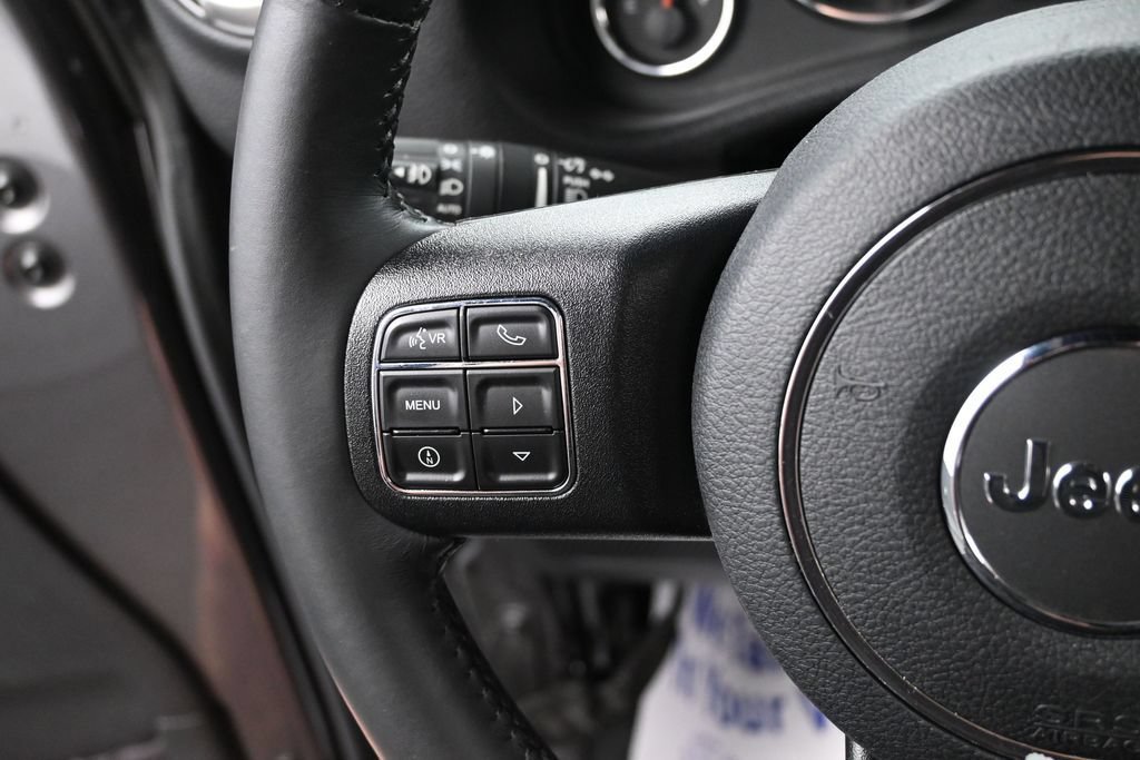 Used 2016 Jeep Wrangler Unlimited Sahara w/ Connectivity Group AWD/4WD image 32