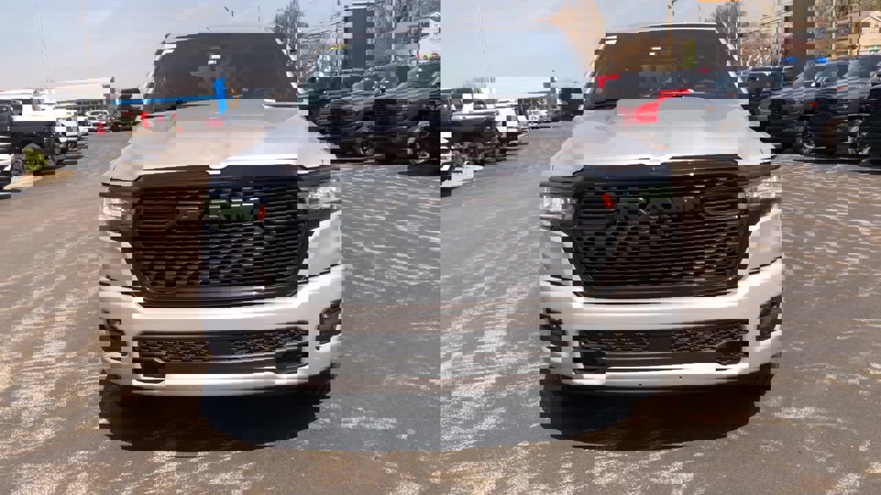 New 2026 RAM 1500 4x4 Crew Cab image 3