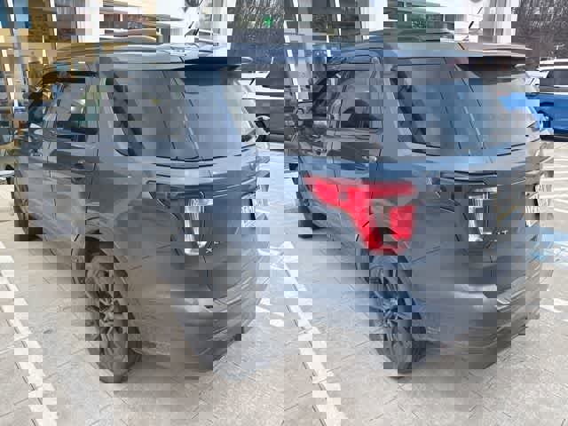 Used 2019 Ford Explorer XLT w/ Equipment Group 202A image 7