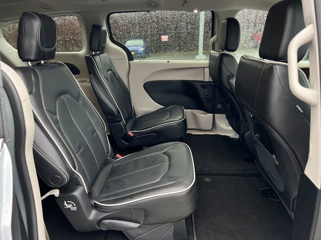 Used 2023 Chrysler Pacifica Limited image 12