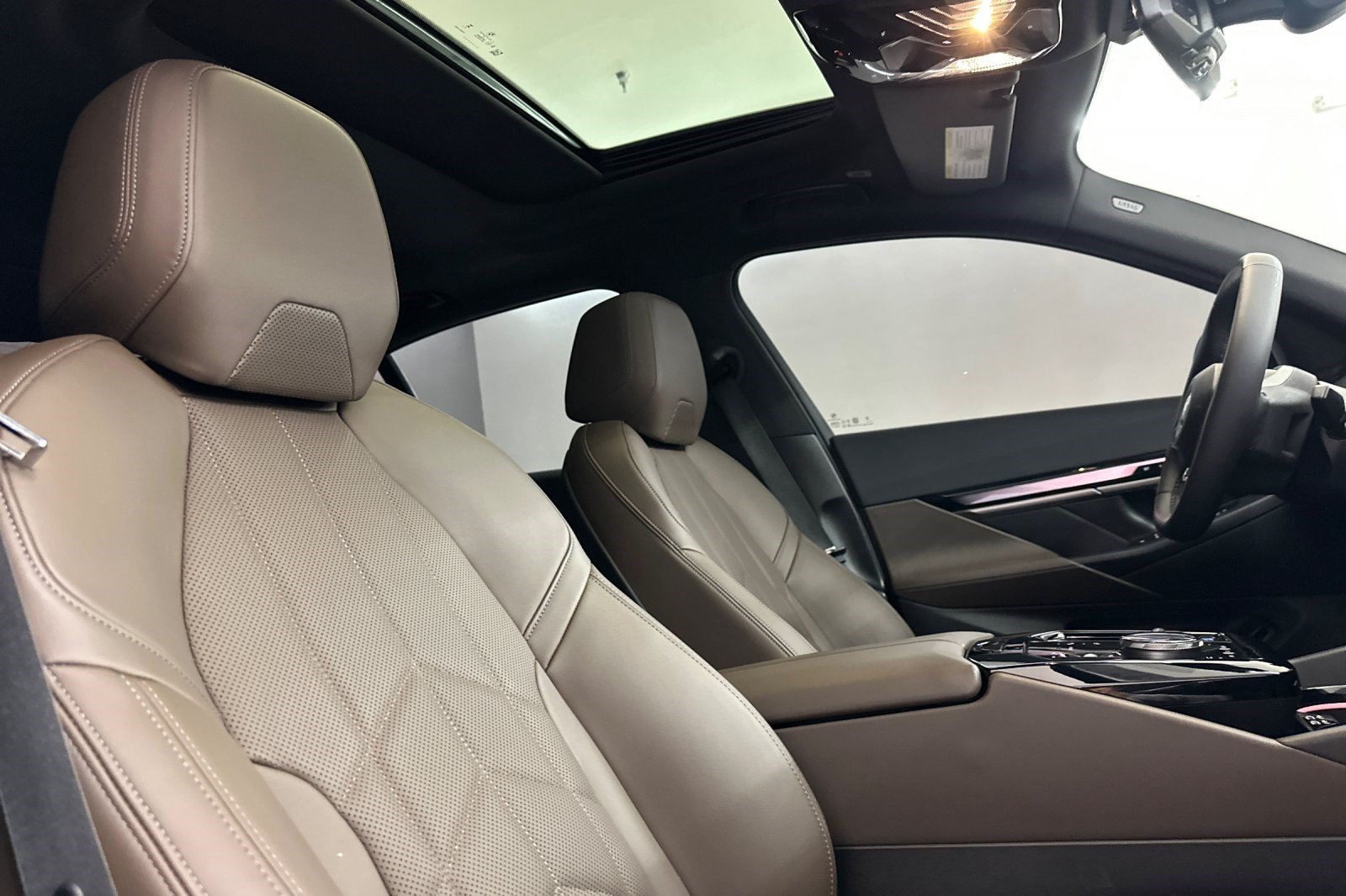 Certified 2024 BMW i5 eDrive40i w/ Convenience Package RWD image 28