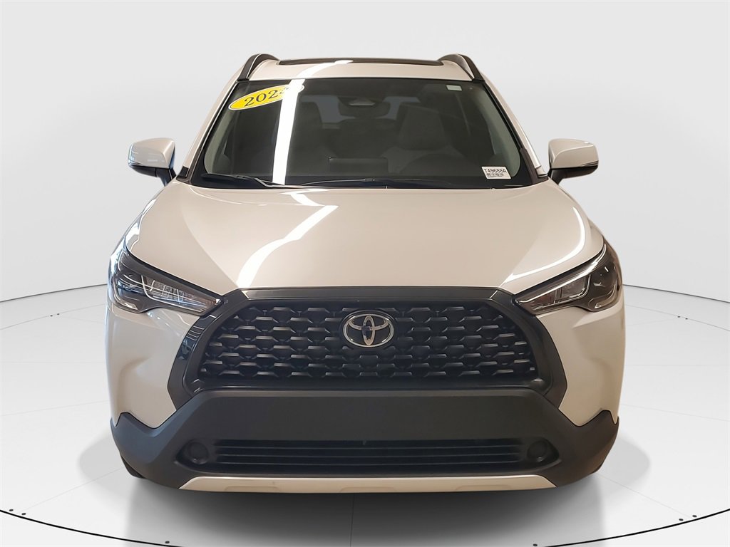 Used 2024 Toyota Corolla Cross LE w/ Moonroof Package image 2