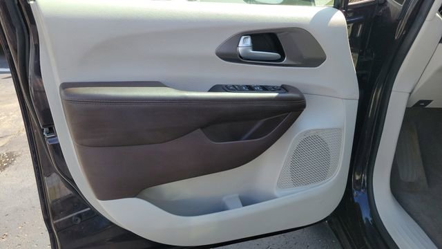 Certified 2018 Chrysler Pacifica Touring-L FWD image 6