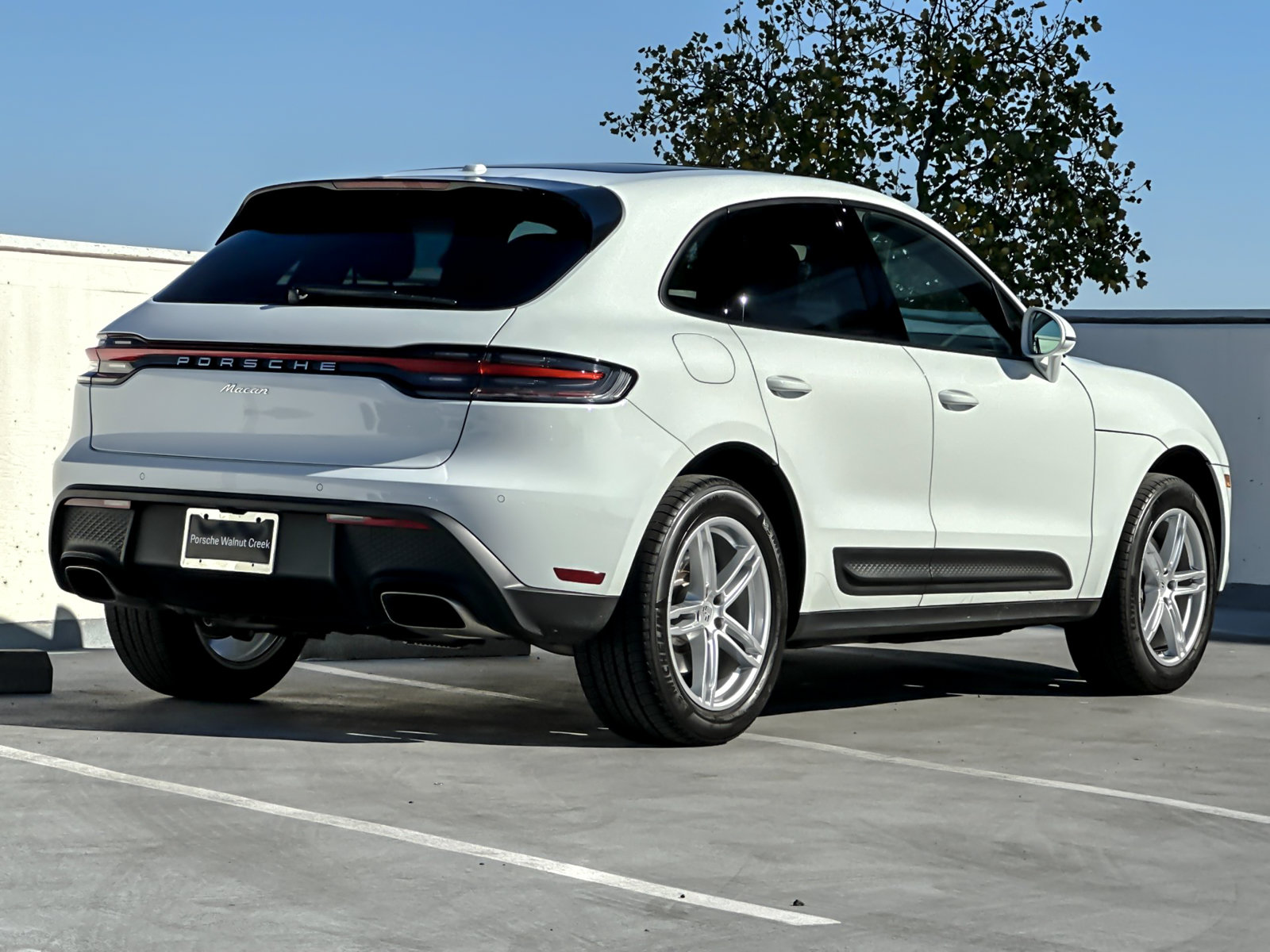 Certified 2026 Porsche Macan AWD/4WD image 9