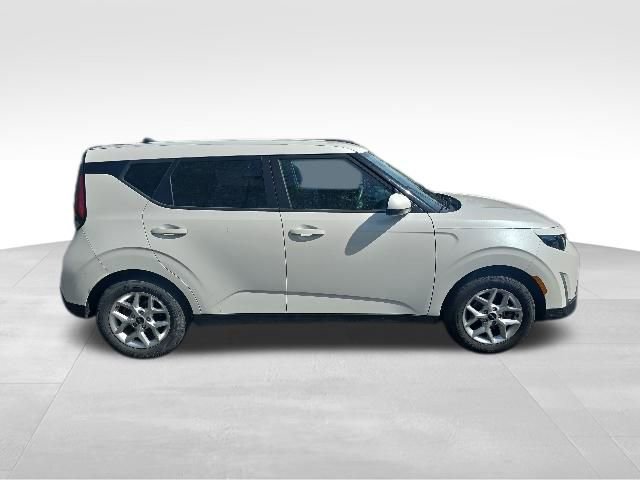 Used 2024 Kia Soul LX w/ Option Group 015 FWD image 9
