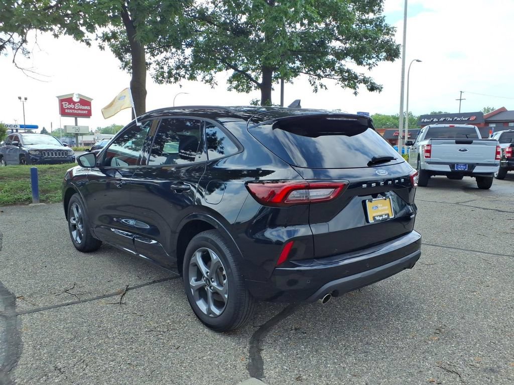 Certified 2023 Ford Escape ST-Line w/ Tech Pack #1 AWD/4WD image 9