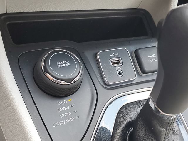 Used 2020 Jeep Cherokee Limited AWD/4WD image 31