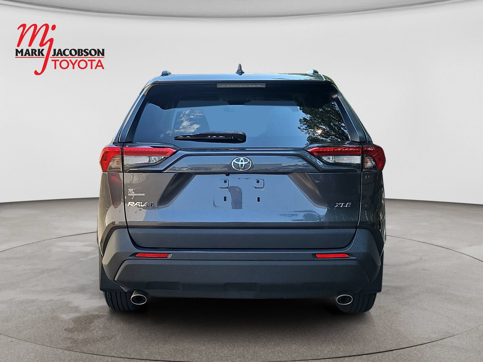 Used 2023 Toyota RAV4 XLE FWD image 6
