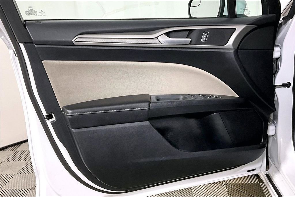 Used 2018 Ford Fusion S image 23