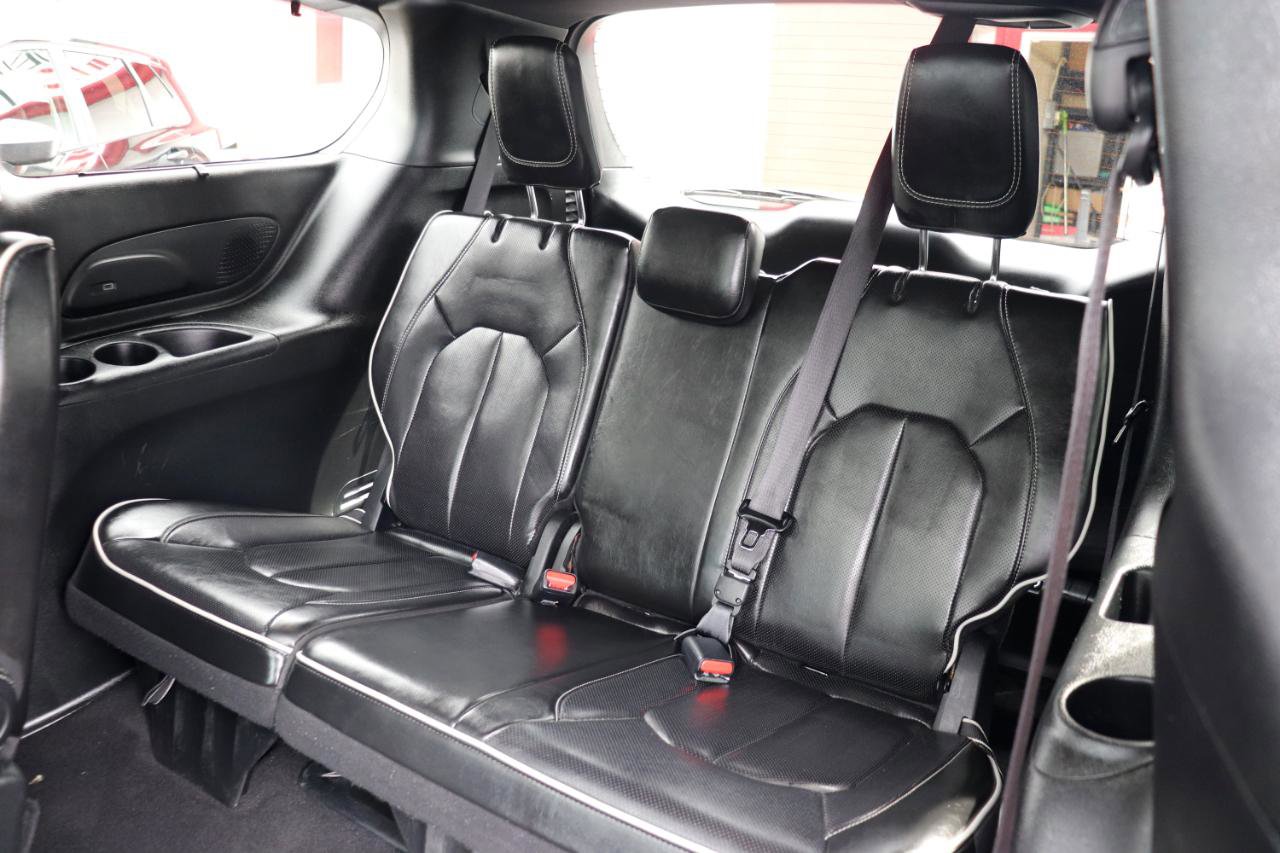 Used 2025 Chrysler Pacifica Limited image 13