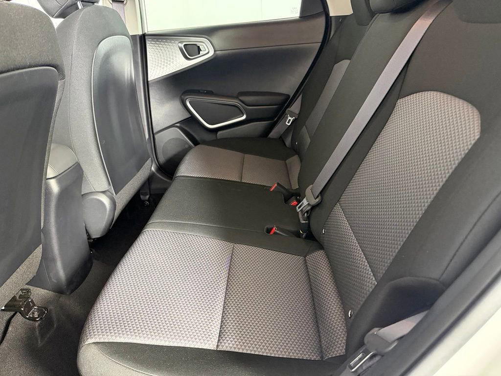 Used 2025 Kia Soul LX w/ LX Technology Package FWD image 25