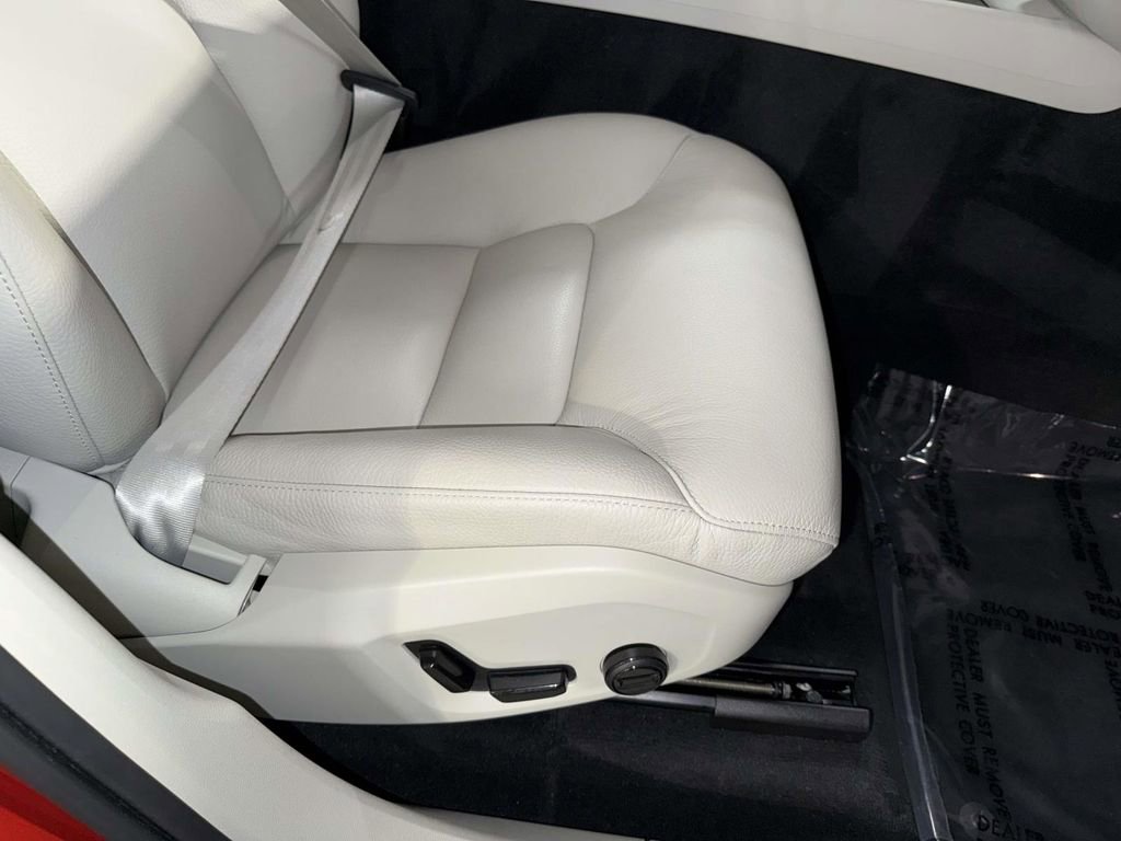 Used 2024 Volvo XC60 T8 Plus w/ Protection Package Premier image 15