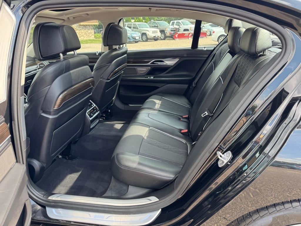 Used 2017 BMW 740i xDrive image 28