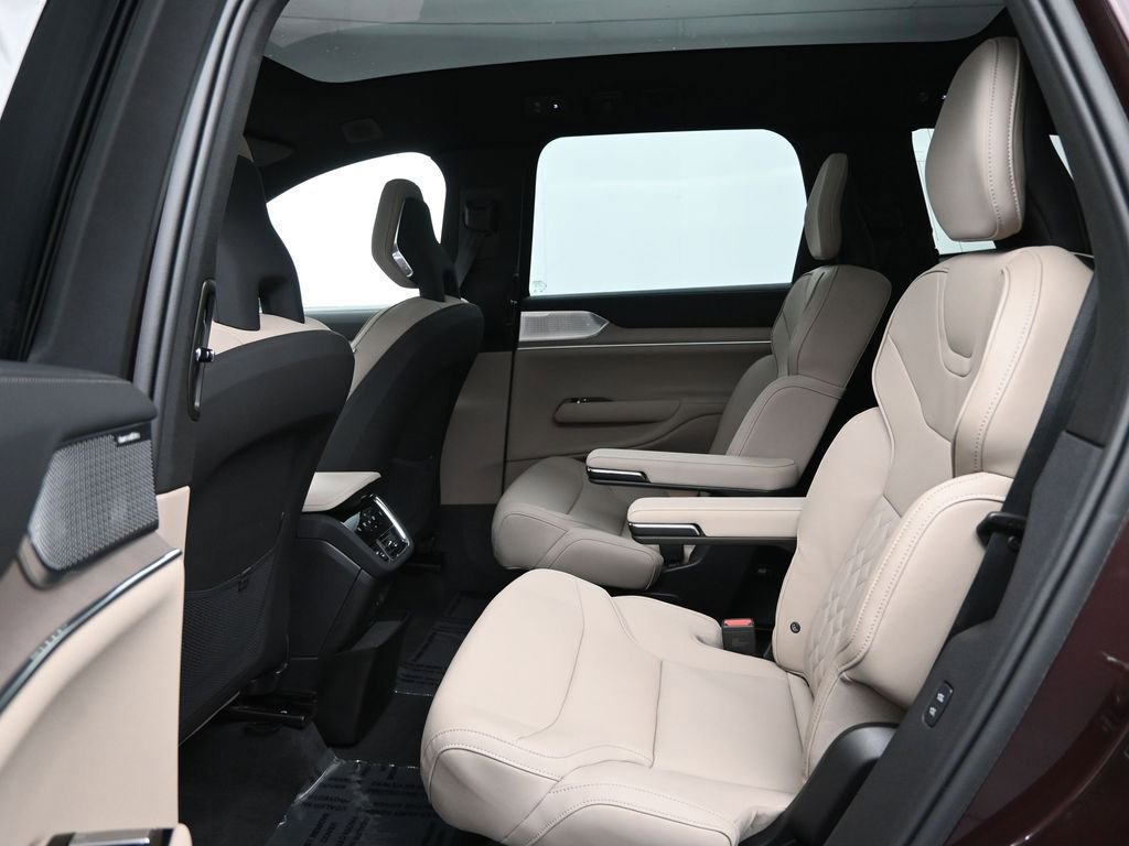 New 2025 Volvo EX90 Ultra image 25