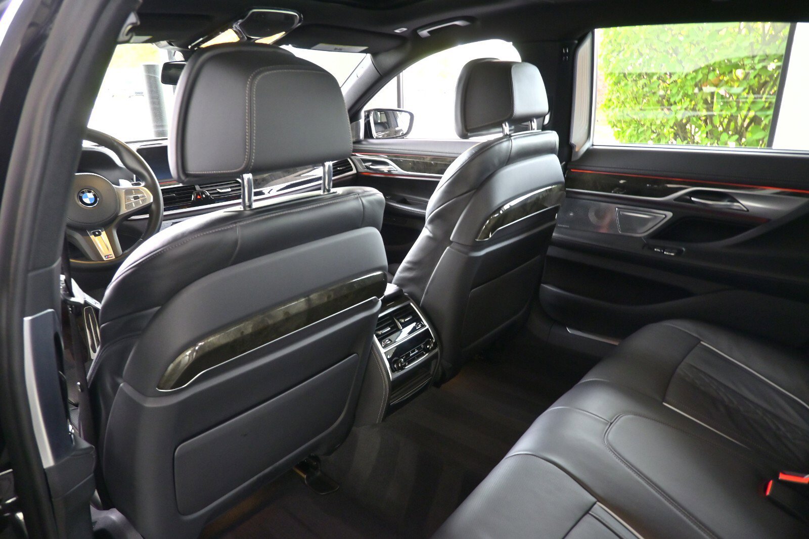 Used 2022 BMW 750i xDrive w/ Executive Package image 13