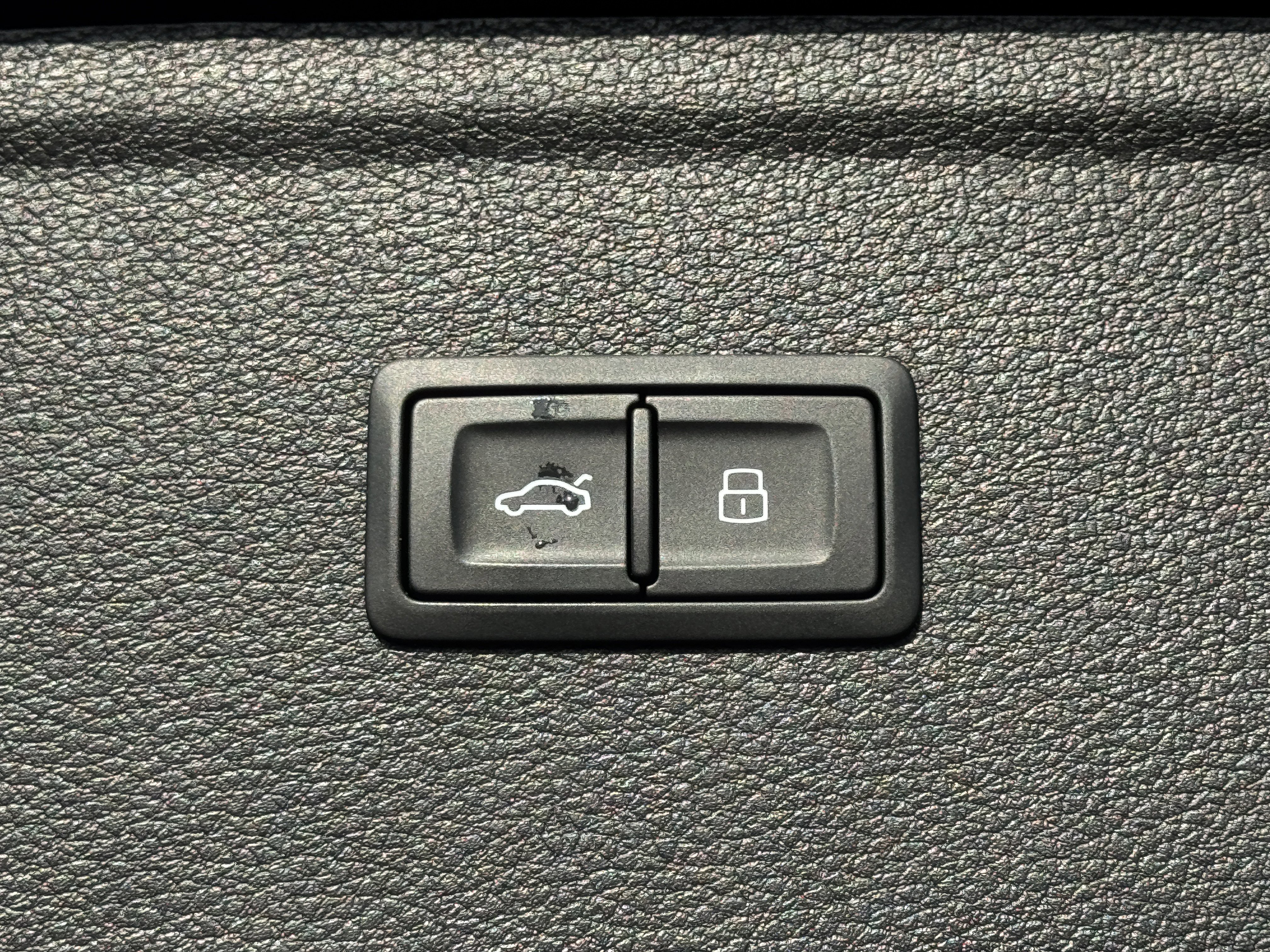 Used 2024 Audi Q5 2.0T Premium w/ Convenience Package image 13