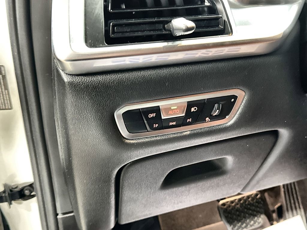 Used 2023 BMW X7 xDrive40i w/ Executive Package image 16