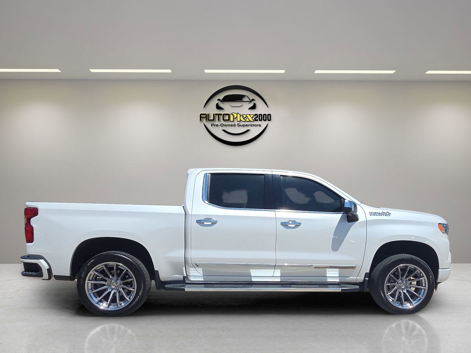 Used 2022 Chevrolet Silverado 1500 High Country w/ Z71 Off-Road Package image 8