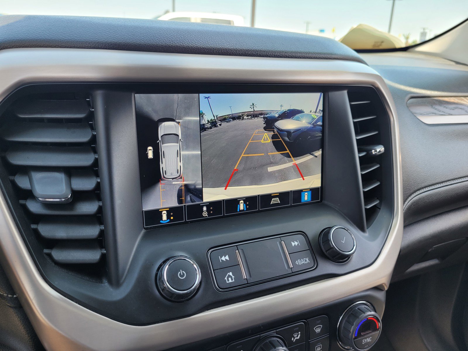 Used 2021 GMC Acadia Denali w/ Denali Technology Package FWD image 18
