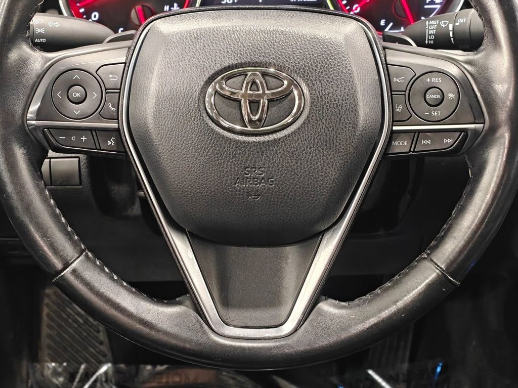 Used 2020 Toyota Camry XSE image 6