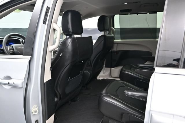 Certified 2024 Chrysler Pacifica Touring-L FWD image 19