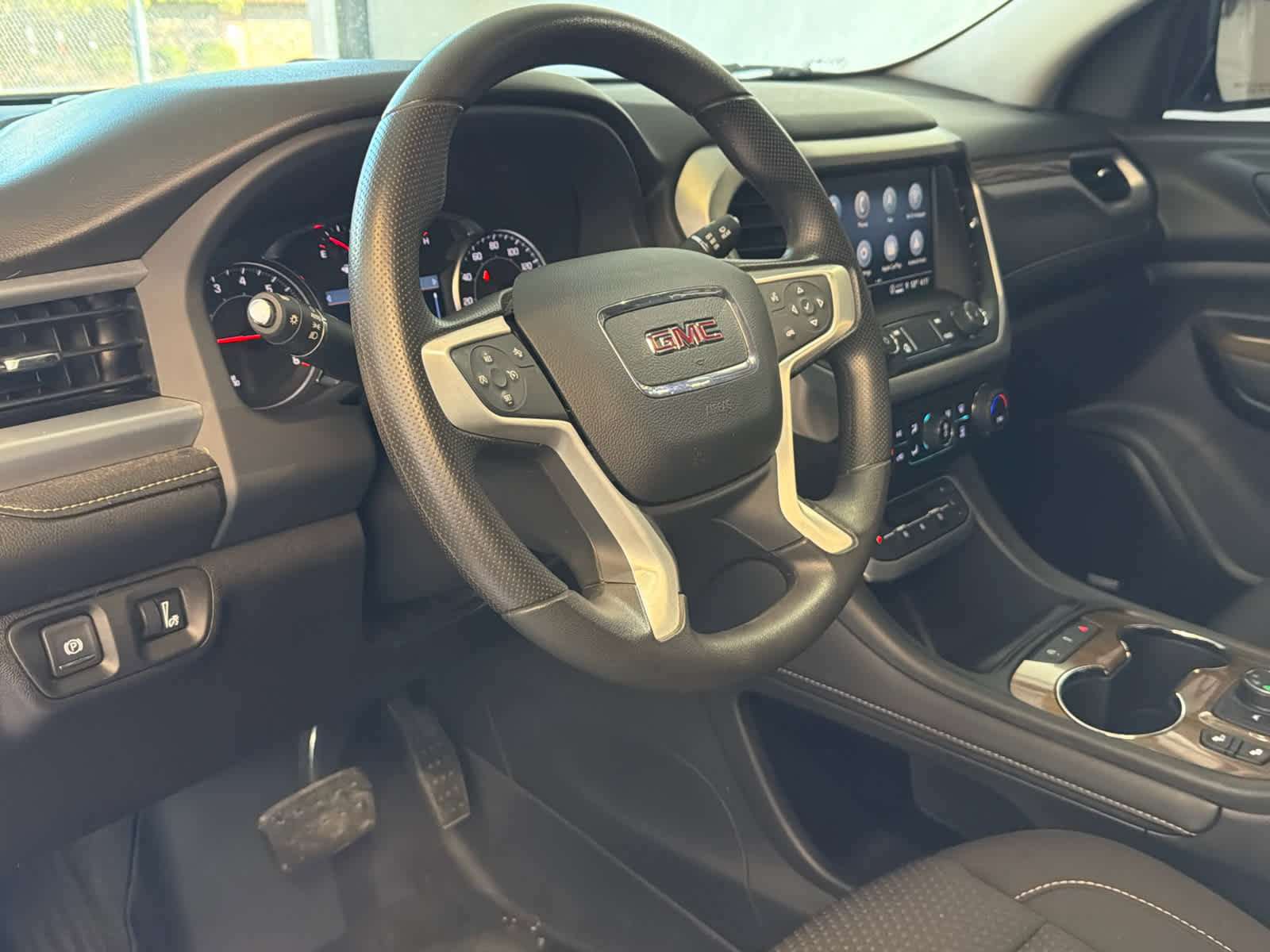 Used 2023 GMC Acadia SLE w/ Driver Convenience Package image 14
