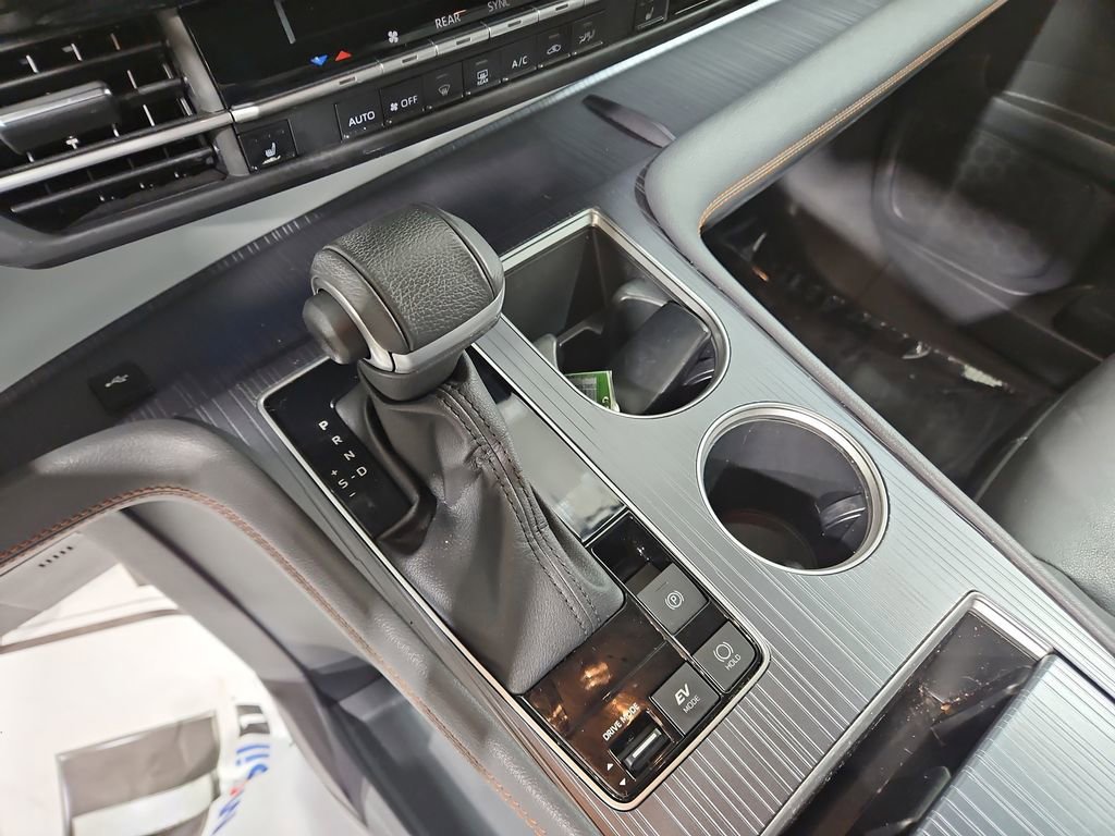 Used 2023 Toyota Sienna XSE FWD image 25