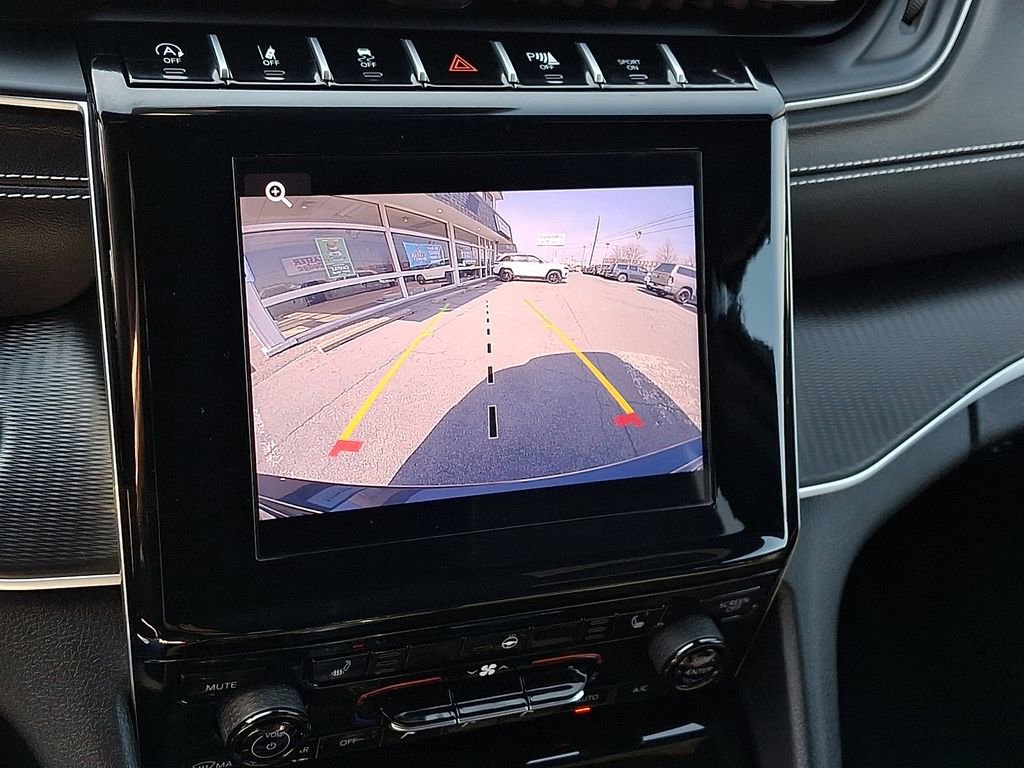 Used 2025 Jeep Grand Cherokee Altitude image 22