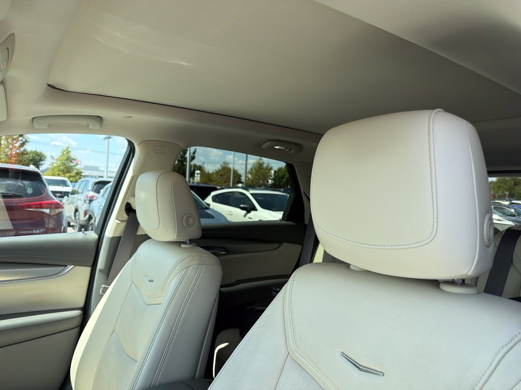 Used 2018 Cadillac XT5 Luxury w/ Driver Awareness Package FWD image 5