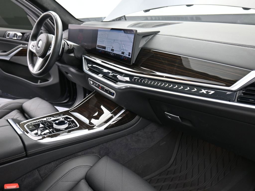 Used 2024 BMW X7 xDrive40i w/ Executive Package image 22
