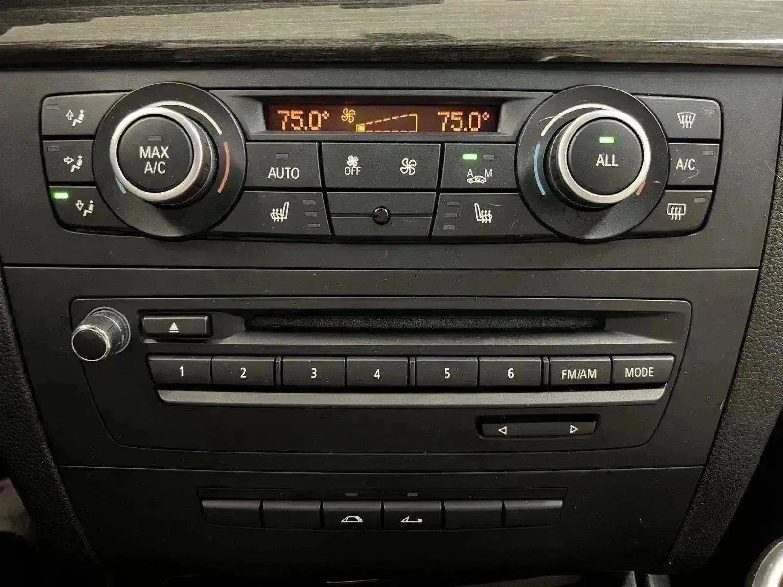 Used 2013 BMW 135i Convertible image 24