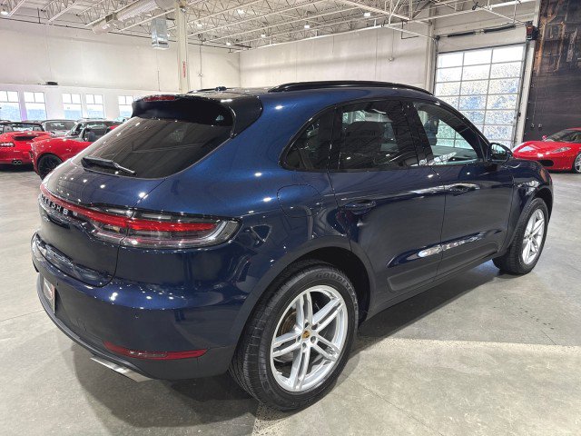 Used 2021 Porsche Macan w/ Premium Package image 3